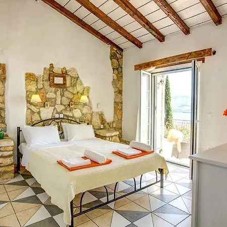 Scirocco & Folitsa Agnítsini