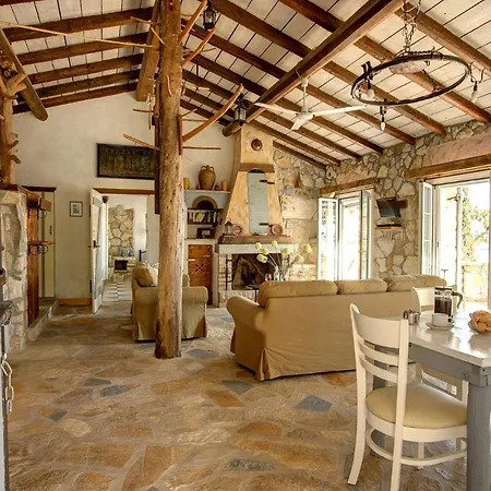 Villa Scirocco & Folitsa Agnitsini