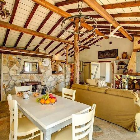 Scirocco & Folitsa Villa Agnítsini