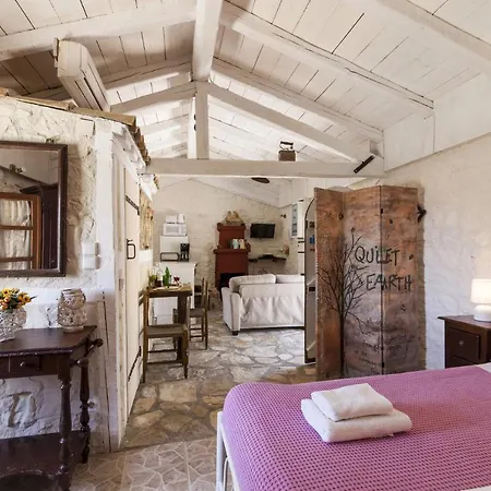 Scirocco & Folitsa Villa Agnitsini