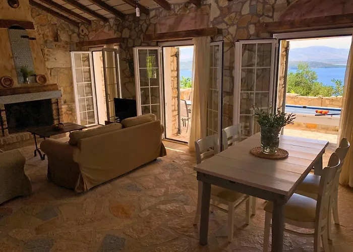 Villa Scirocco & Folitsa *