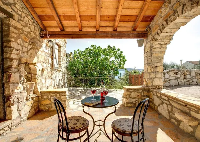 Villa Scirocco & Folitsa *