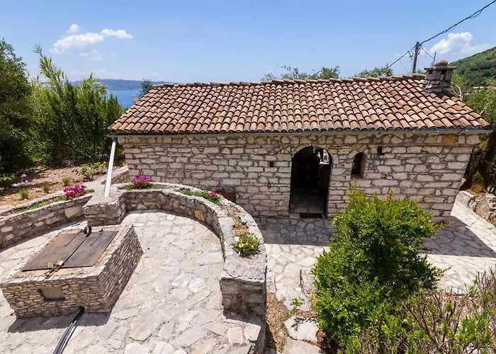 Villa Scirocco & Folitsa Agnítsini