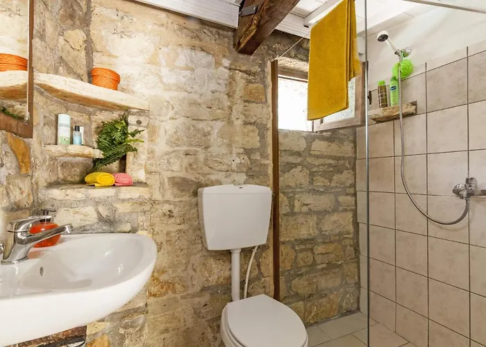 Scirocco & Folitsa Villa Agnítsini