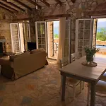 Villa Scirocco & Folitsa *